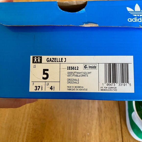 Big kids size 5 adidas gazelles green - Picture 6 of 7